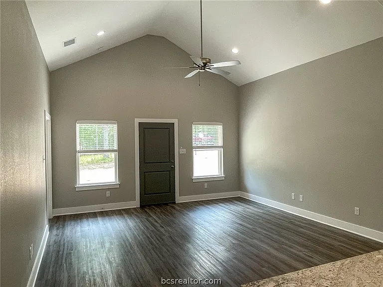 6475 FM 244 — Photo 10