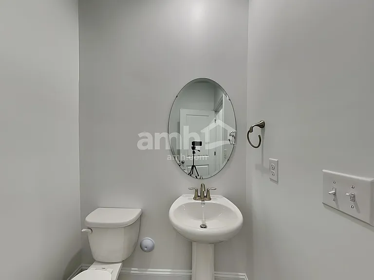 1135 Livengood Way — Photo 6