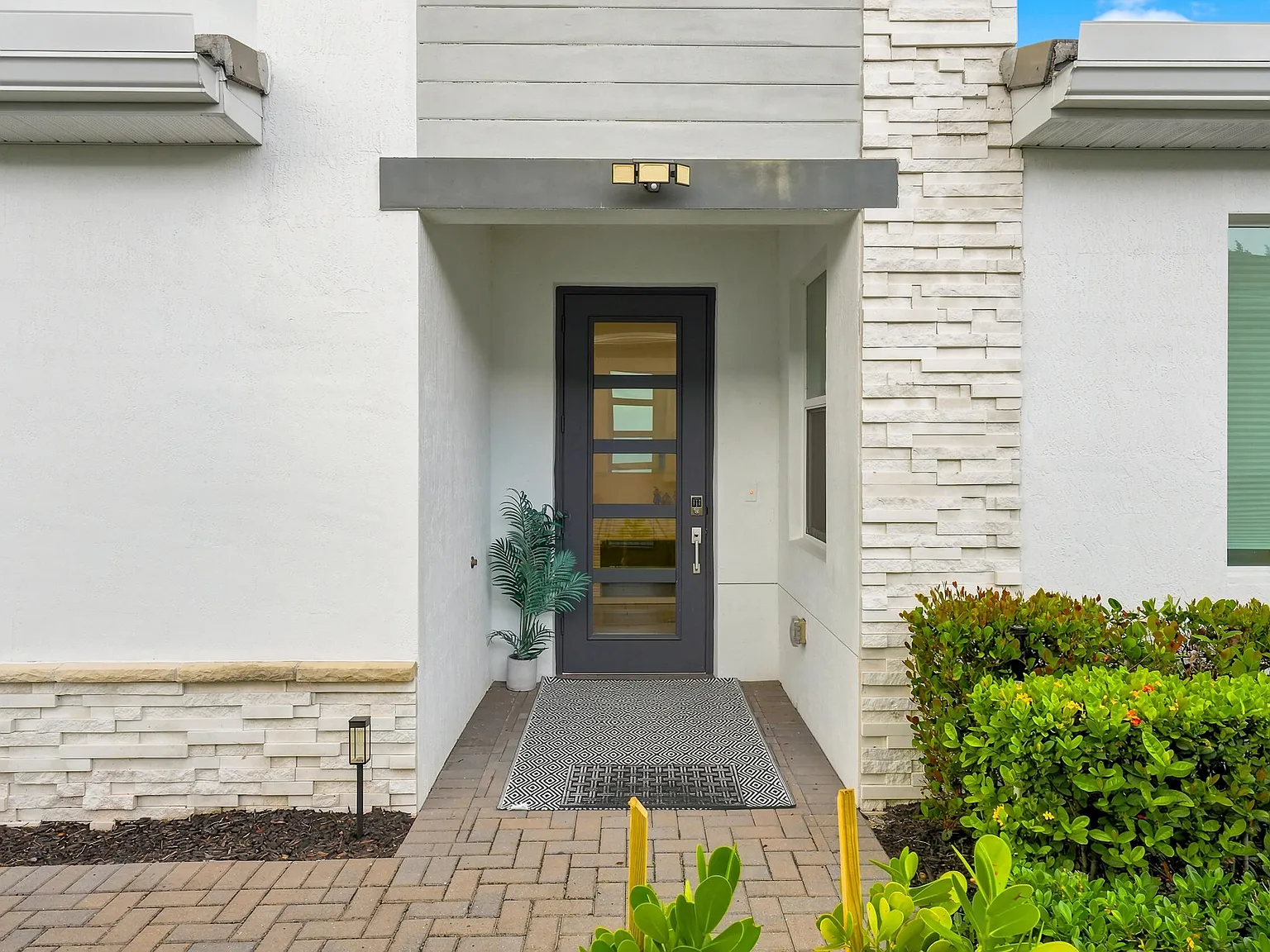 3 bed, 2.5 bath, 1878 sqft, $3,100 — Photo 4