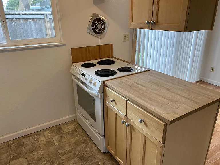 7425 SE Henry St — Photo 5