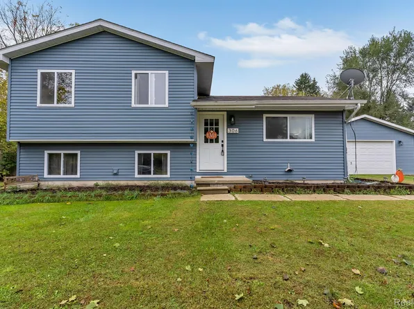 306 Valley Ct, Perry, MI 48872