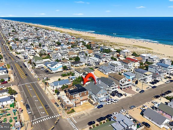 4th image of 418 Long Beach Blvd