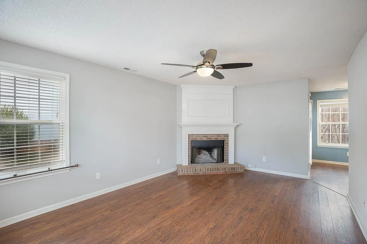 4 bed, 2.5 bath, 1767 sqft, $2,300 — Photo 2