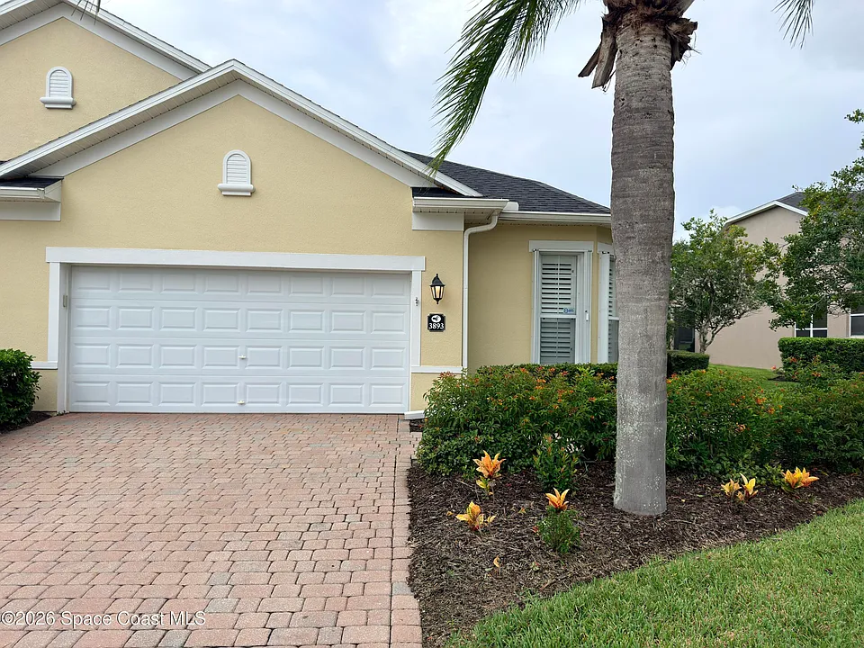 3893 Carambola Cir