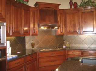 8105 Ponderosa Dr, Papillion, NE 68046