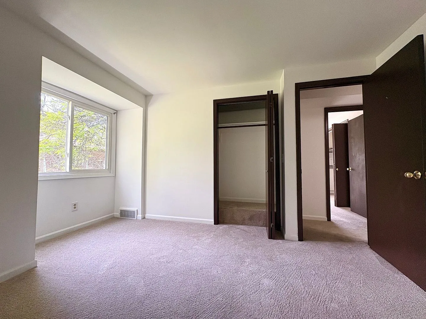 2 bed, 920 sqft, $1,688 — Photo 3