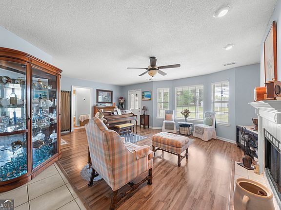 3rd image of 47 Del A Rae Cir