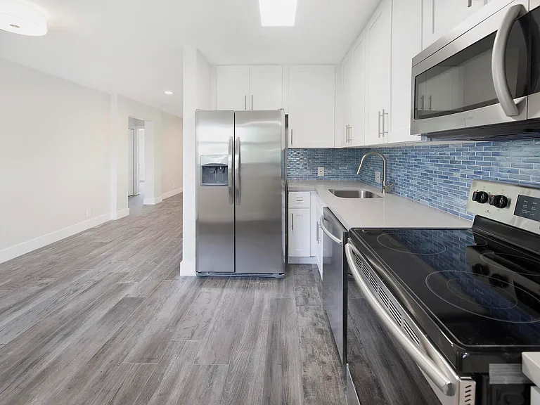 814 NE 8th St — Photo 5