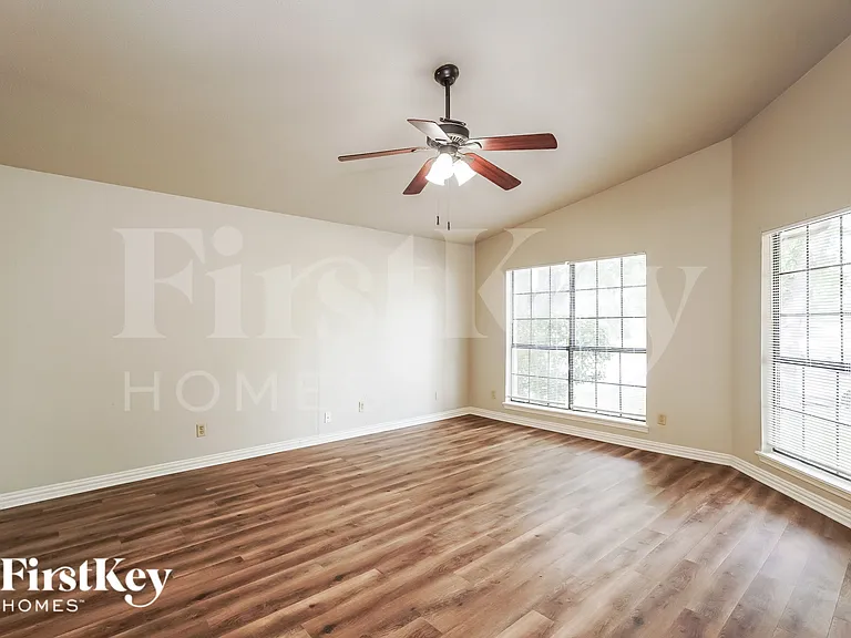 7116 Wayfarer Trl — Photo 4