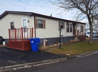 509 Applewood Dr, Lockport, NY