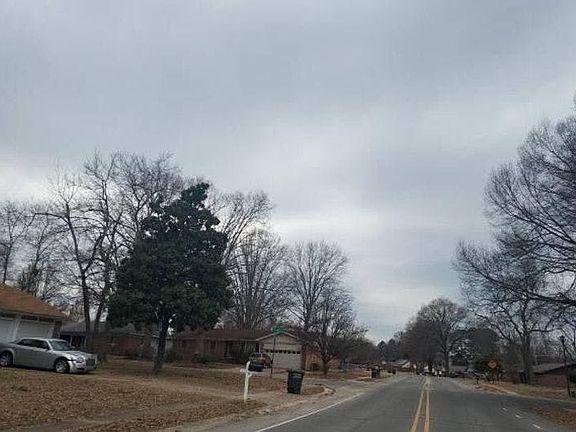 4th image of 300 Stonewall Dr