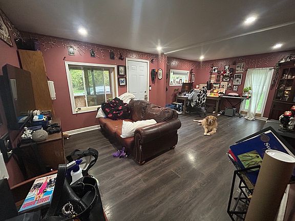 5th image of 412 N Elm St