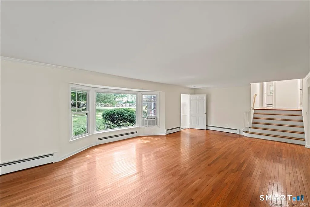 4 bed, 3.0 bath, 2774 sqft, $5,900 — Photo 4