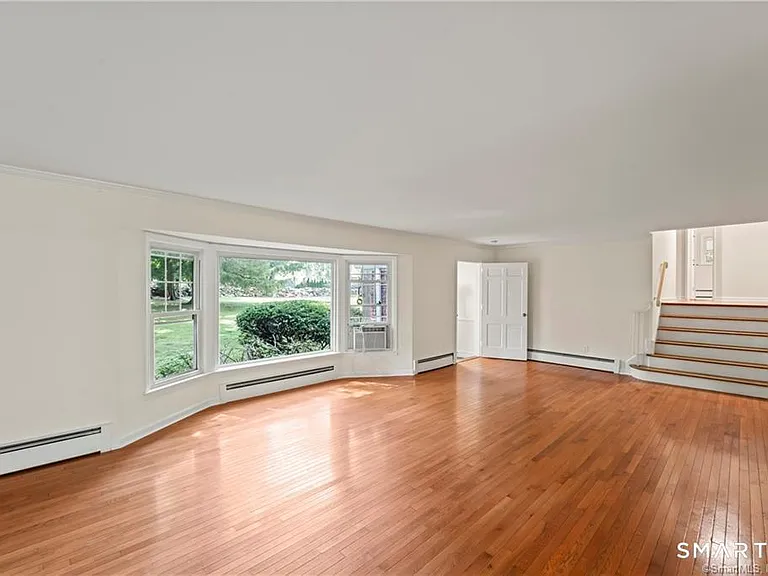 791 Newfield Ave — Photo 4