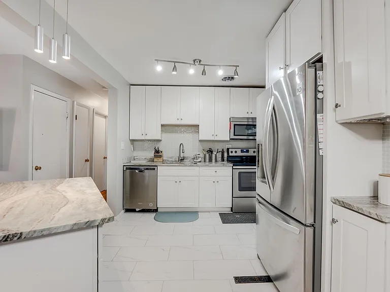 6714 Amherst Rd — Photo 10