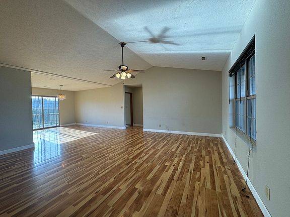 2nd image of 119 La Vista Dr