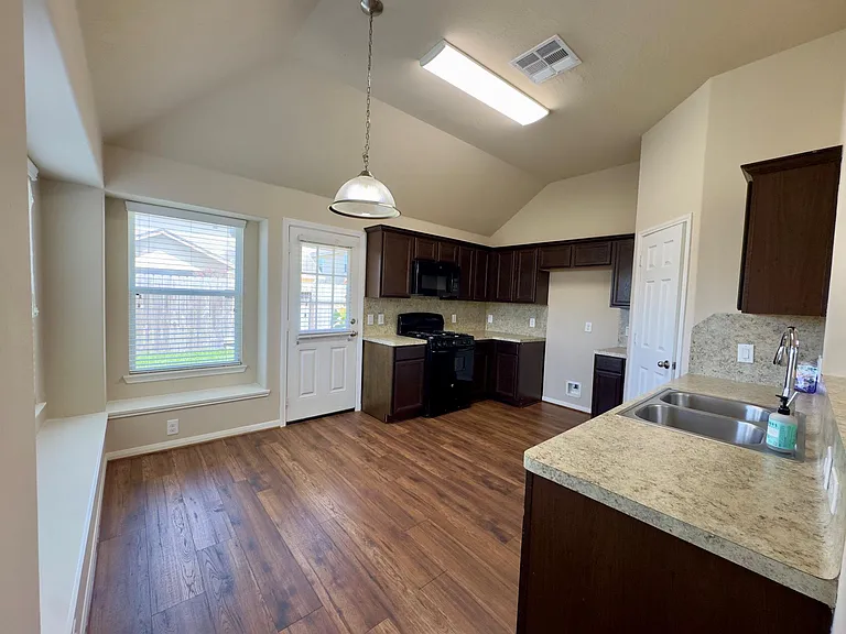 15126 Winter Meadow Ct — Photo 7