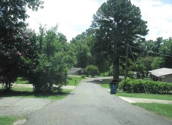 2nd image of 411 Regent Cir