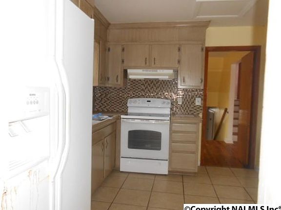 4th image of 3217 Cerro Vista St SW