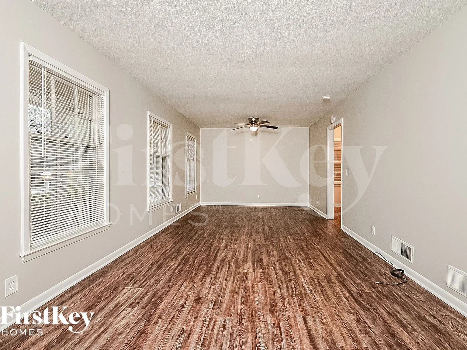 3 bed, 2.0 bath, 1353 sqft, $1,620 — Photo 2