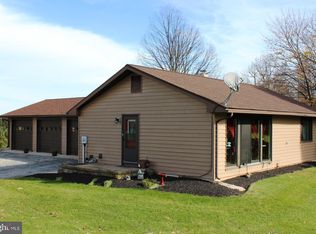 14 Carls Hill Rd, Mertztown, PA 19539