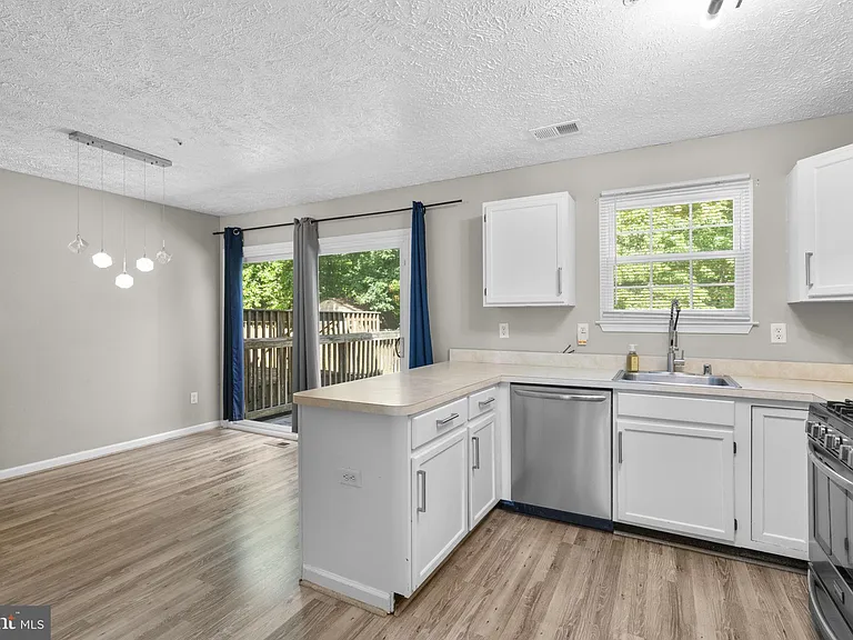 1043 Debbie Ave — Photo 14