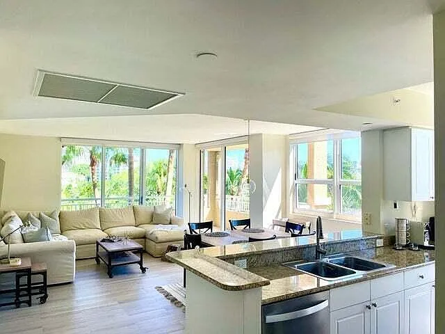 2 bed, 2.0 bath, 1245 sqft, $4,250 — Photo 2
