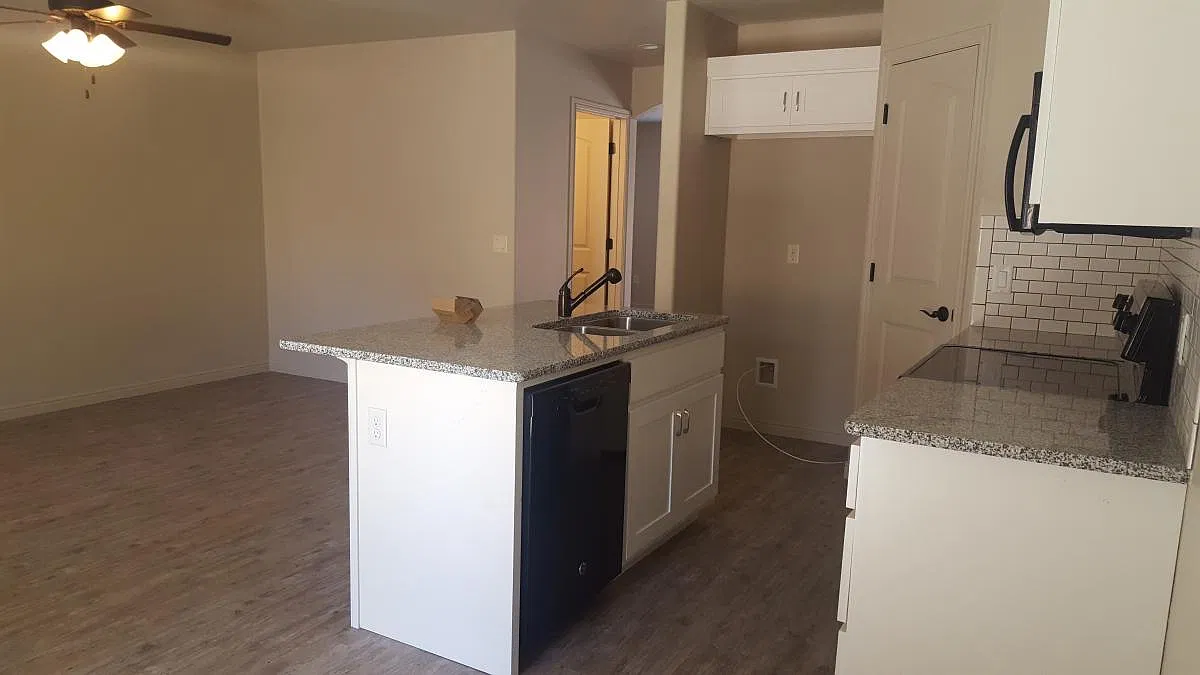 3 bed, 2.5 bath, 1465 sqft, $1,500 — Photo 4