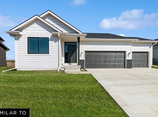 1012 Shady Lane Dr, Norwalk, IA 50211