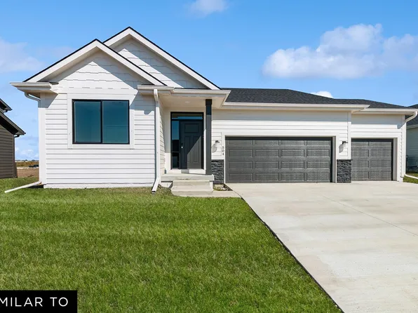 1012 Shady Lane Dr, Norwalk, IA 50211