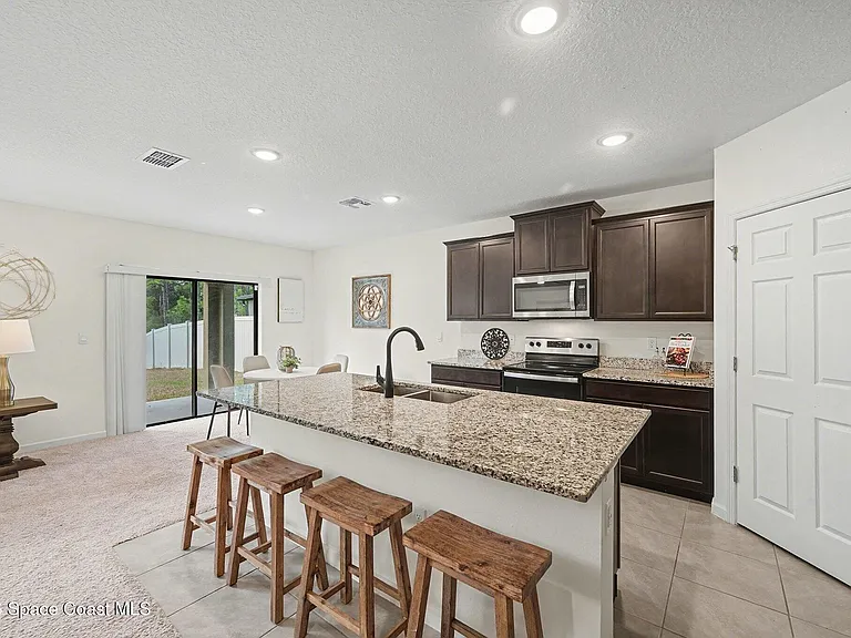5092 Talbot Blvd — Photo 10