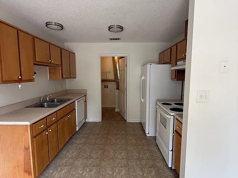 51B Dispennette Dr #51B — Photo 3