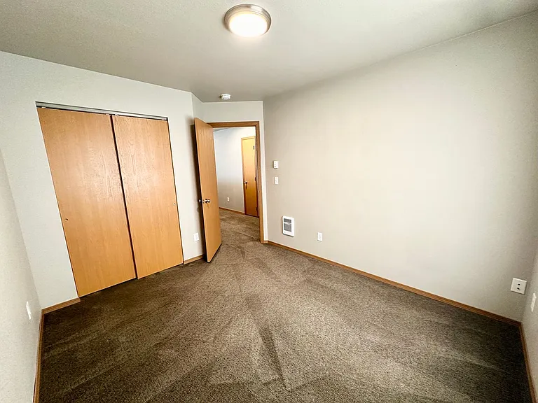 2102 N Yellowstone St — Photo 39