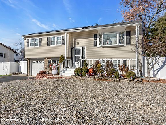 4th image of 1548 Chatham Drive