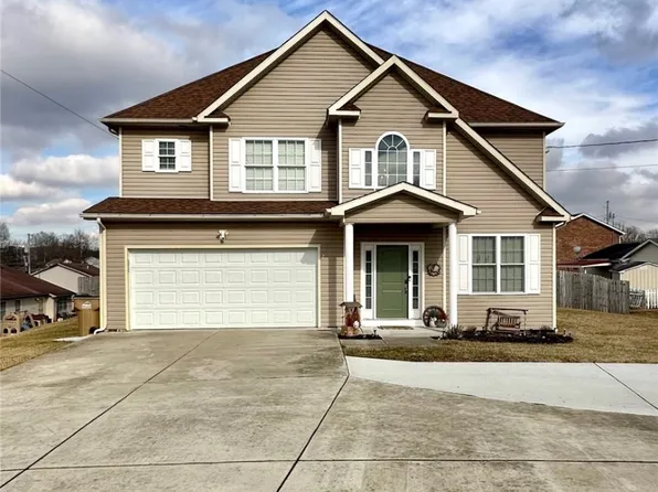 3036 Victorian Pl, Hurricane, WV 25526