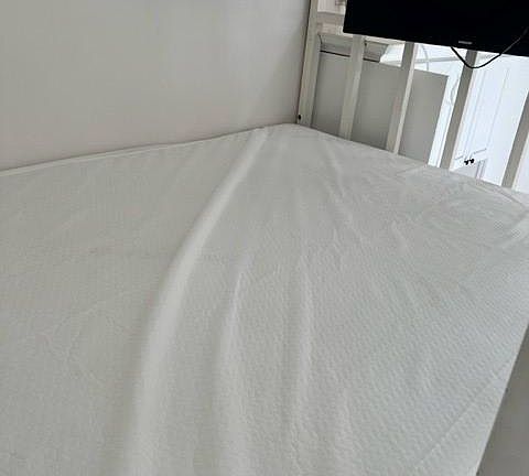 This photo show the bend in the loft and the TV that is there.