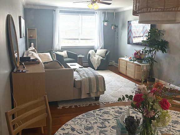 4th image of 915 E Mermaid Ln #A