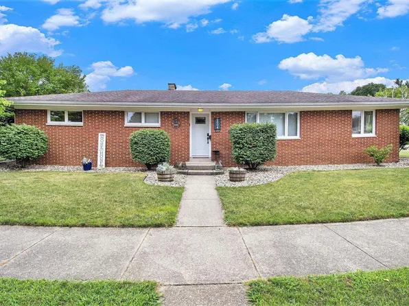 2004 Scottswood Cir, South Bend, IN 46617