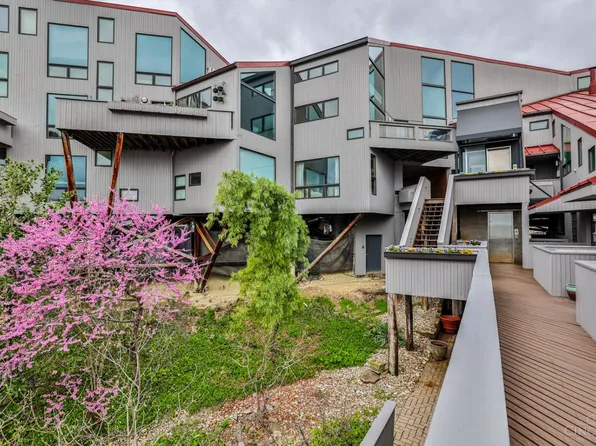 1038 Hatch St, Cincinnati, OH 45202