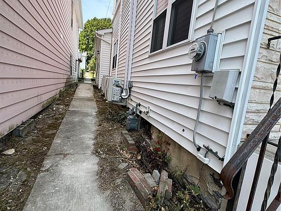 3rd image of 226 N 2nd St