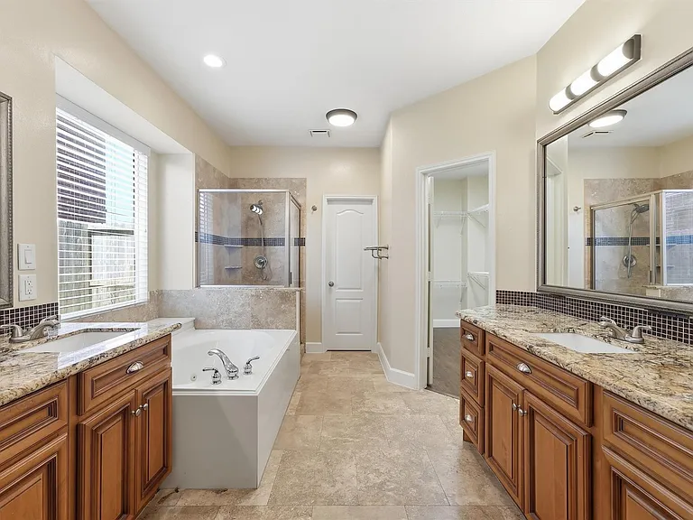19307 Pinewood Bluff Ln — Photo 15