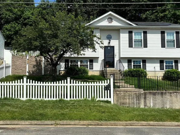 819 Balsamtree Dr, Capitol Heights, MD 20743