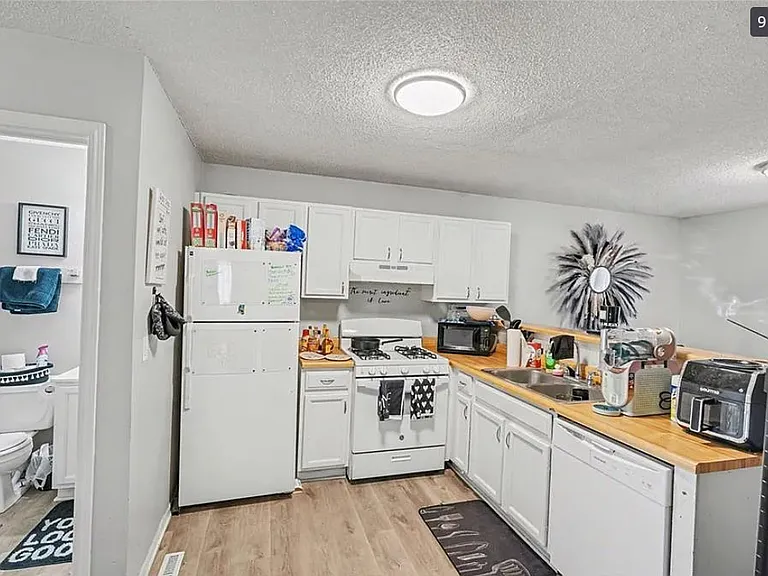 4202 Flora Ave #4200 — Photo 16