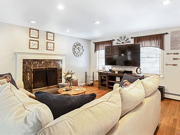 4th image of 9 Bedford Ave