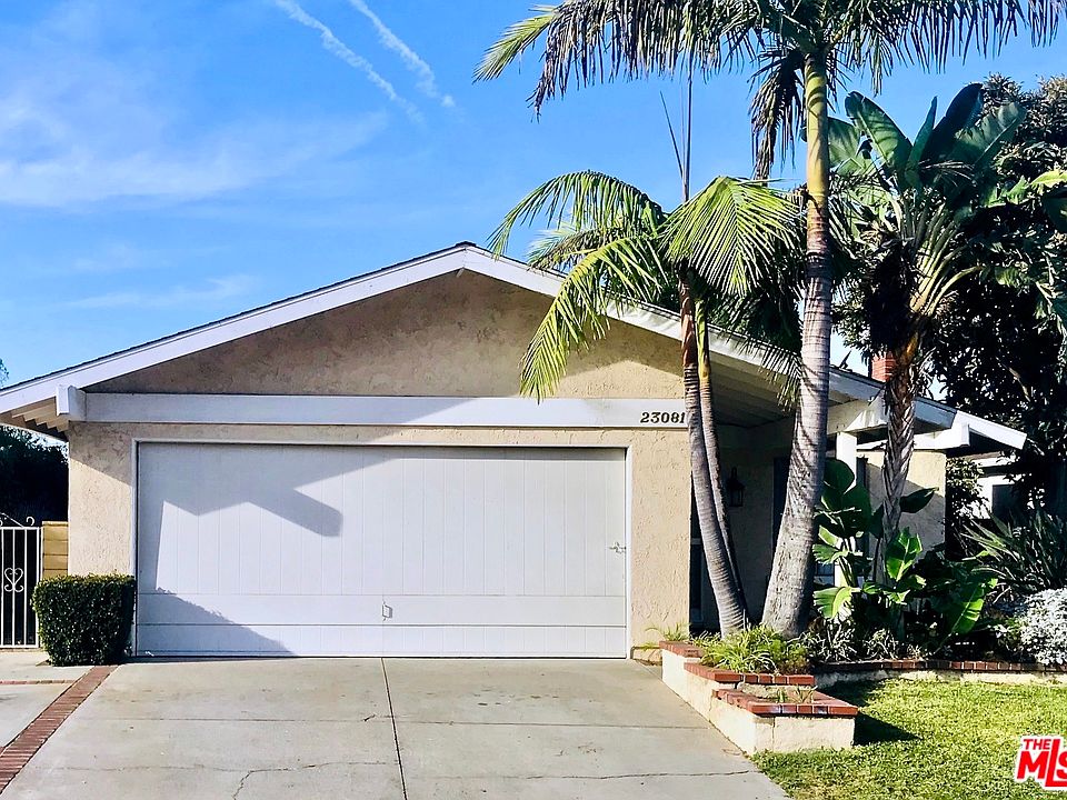 2nd image of 23081 Via San Gabriel