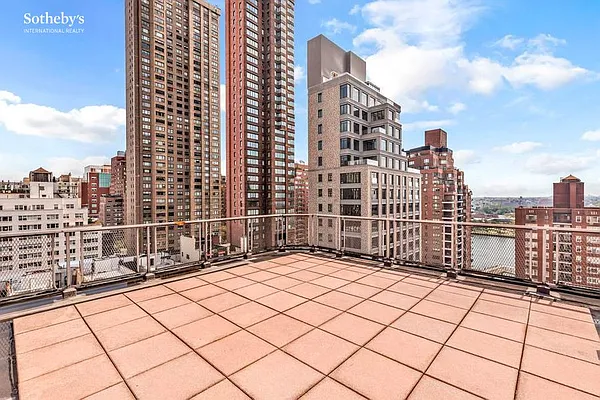 Sold by Sotheby's International Realty | media 8