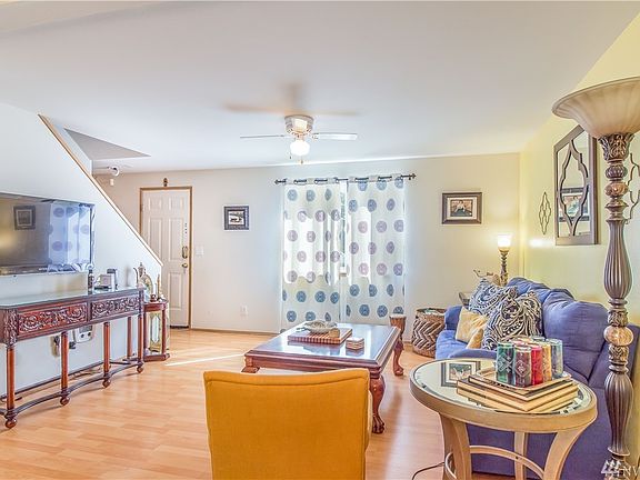 3rd image of 51 NE Laura Ln