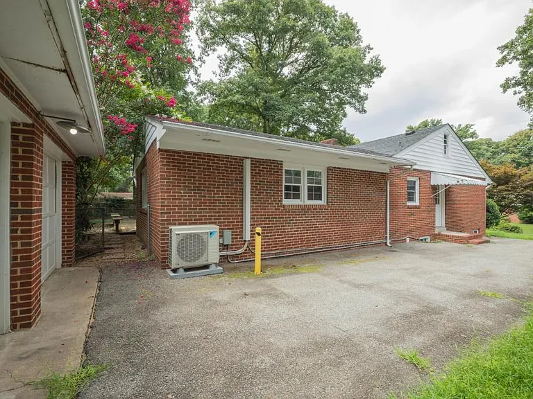 2337 Renfro Rd N — Photo 36