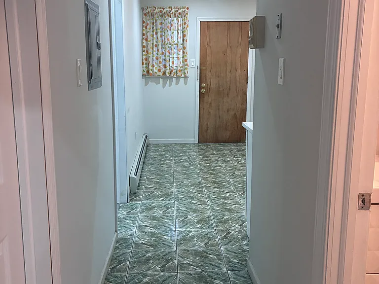 hallway from dining to kitchen