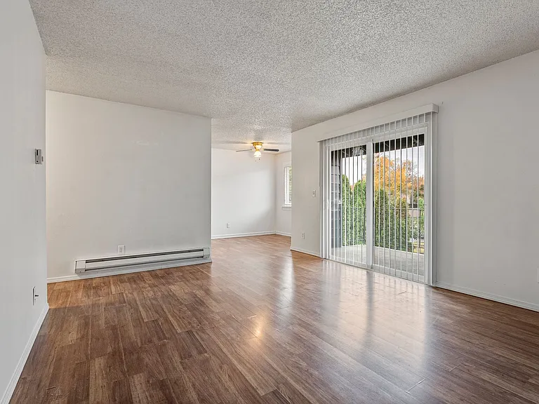 Sandy Terrace Apartments — Photo 21